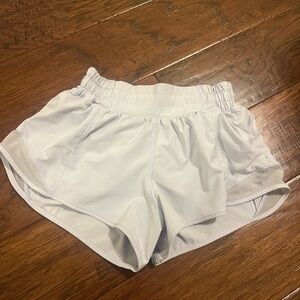 Lululemon Light Purple Hotty Hot shorts size 2; 2.5 in length
